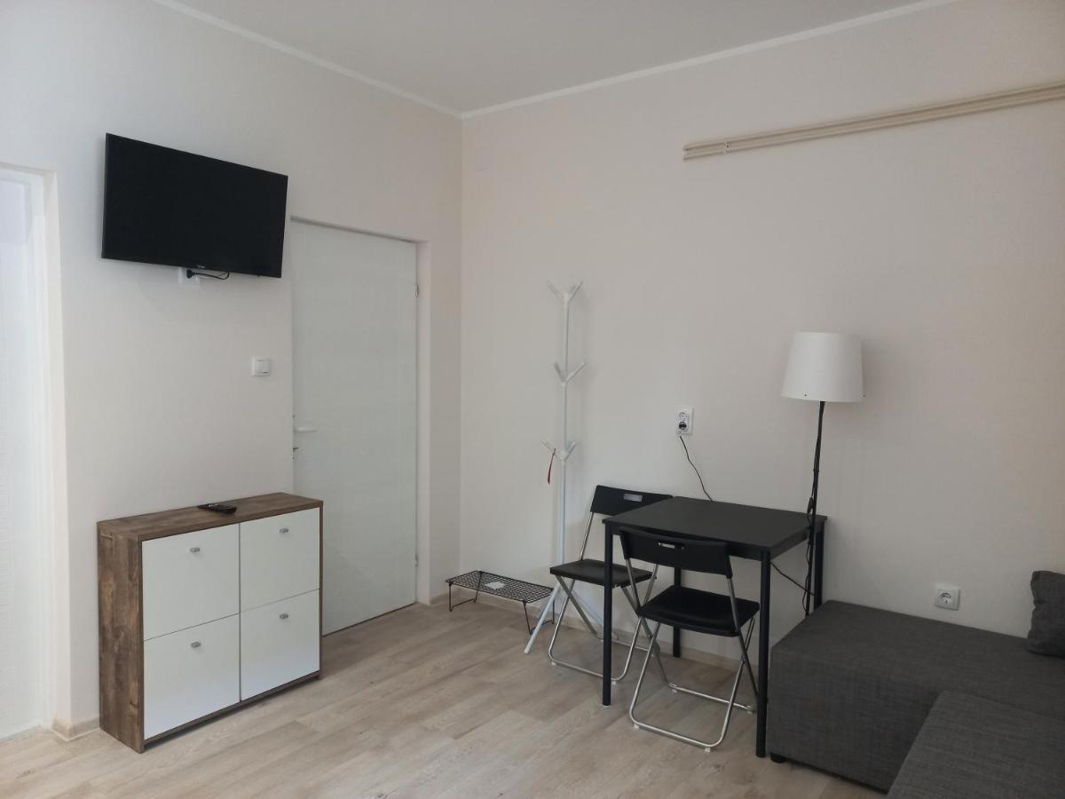 Kod Velikih Tuja Apartment Melenci Екстериор снимка